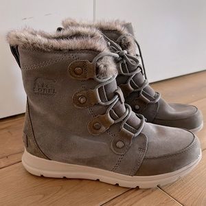 NEW never worn Sorel Explorer II fall/winter boots - size 9